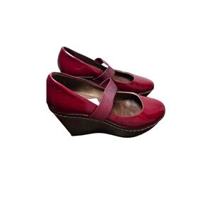Vicini Red Mary Jane Wedge Shoes Elastic Strap & Wood Size 38 /7 us Made IN Ital